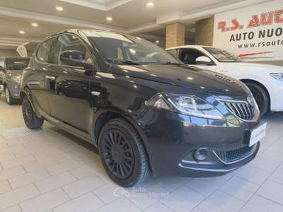 Lancia Ypsilon 1.0 70cv 5 porte Hybrid Silver Nero usata Mira