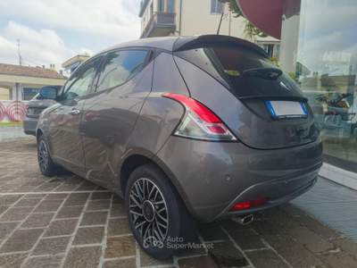 Lancia Ypsilon 1.0 FireFly 5 porte S&S Hybrid Platino Grigio usata Mira