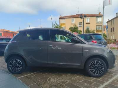Lancia Ypsilon 1.0 FireFly 5 porte S&S Hybrid Platino Grigio usata Mira