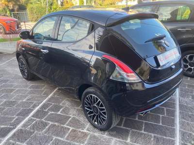 Lancia Ypsilon 1.0 FireFly 5 porte S&S Hybrid Platino Nero usata Mira