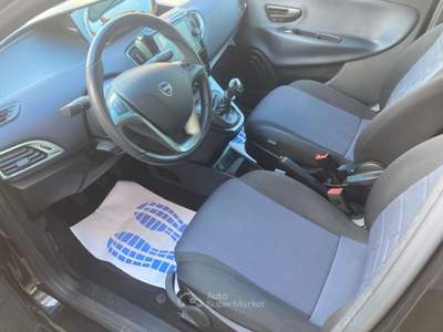 Lancia Ypsilon 1.0 FireFly 5 porte S&S Hybrid Platino Nero usata Mira