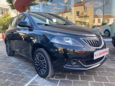 Lancia Ypsilon 1.0 FireFly 5 porte S&S Hybrid Platino Nero usata Mira