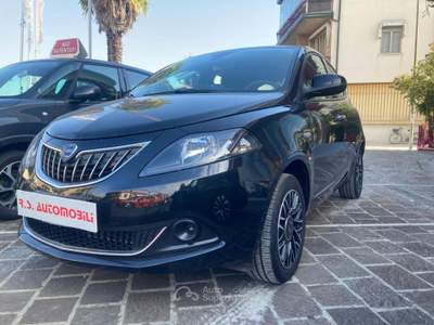 Lancia Ypsilon 1.0 FireFly 5 porte S&S Hybrid Platino Nero usata Mira