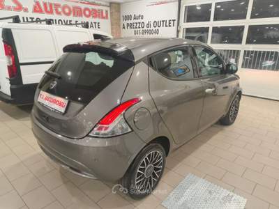 Lancia Ypsilon 1.0 FireFly 5 porte S&S Hybrid Platino Grigio usata Mira