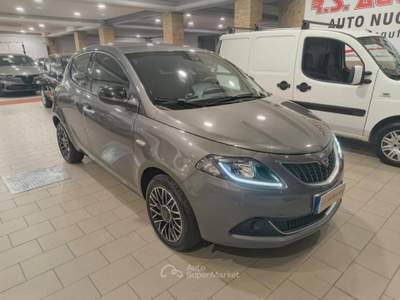 Lancia Ypsilon 1.0 FireFly 5 porte S&S Hybrid Platino Grigio usata Mira