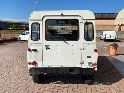 Land Rover Defender 3 posti usata Brusnengo