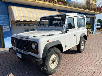 Land Rover Defender 3 posti usata Brusnengo