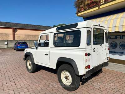 Land Rover Defender 3 posti usata Brusnengo