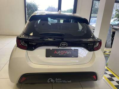 Toyota Yaris Yaris 1.5h Active Bianco usata Lonate Pozzolo