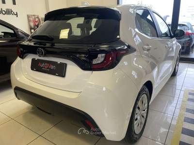 Toyota Yaris Yaris 1.5h Active Bianco usata Lonate Pozzolo