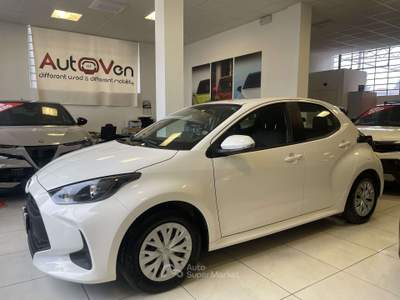 Toyota Yaris Yaris 1.5h Active Bianco usata Lonate Pozzolo