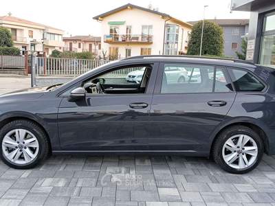 Volkswagen Golf Golf VIII 2020 Variant 2.0 tdi Life 115cv Grigio usata Pescantina
