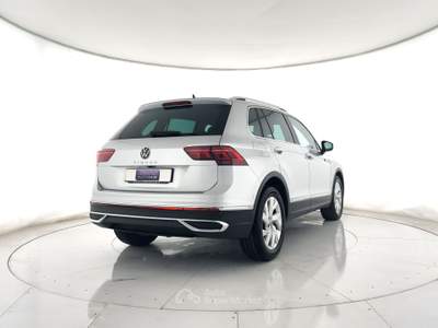 Volkswagen Tiguan Tiguan 2.0 tdi elegance 150cv dsg camera+acc+c18" Argento usata Ghedi