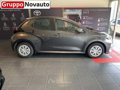 Toyota Yaris 1.0 5 porte Active Grigio usata Varese