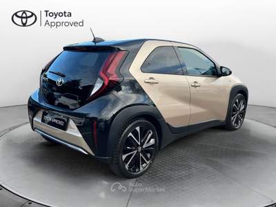 Toyota Aygo Aygo X 1.0 VVT-i 72 CV 5 porte Lounge Beige usata Varese