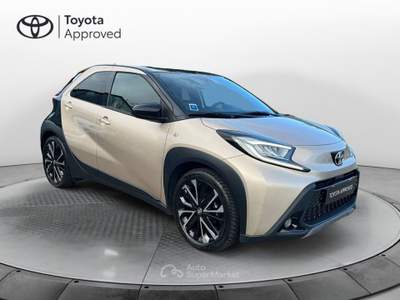 Toyota Aygo Aygo X 1.0 VVT-i 72 CV 5 porte Lounge Beige usata Varese