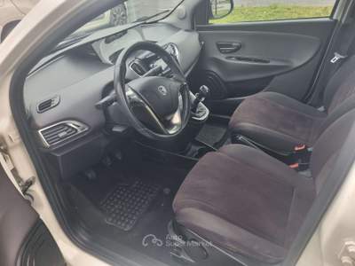 Lancia Ypsilon Ypsilon III 2011 1.2 8v Silver ecochic Gpl 69cv Beige usata TREVIGLIO