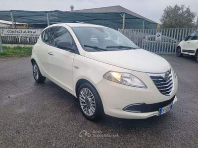 Lancia Ypsilon Ypsilon III 2011 1.2 8v Silver ecochic Gpl 69cv Beige usata TREVIGLIO