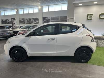 Lancia Ypsilon 1.0 FireFly 70cv Hybrid Silver Bianco usata Cesena