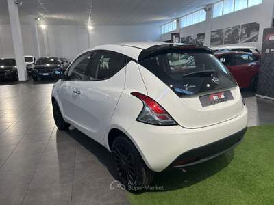 Lancia Ypsilon 1.0 FireFly 70cv Hybrid Silver Bianco usata Cesena
