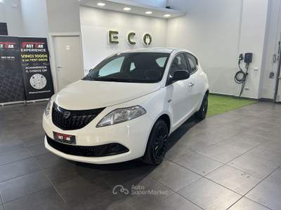 Lancia Ypsilon 1.0 FireFly 70cv Hybrid Silver Bianco usata Occhiobello