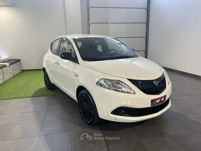 Lancia Ypsilon 1.0 FireFly 70cv Hybrid Silver Bianco usata Occhiobello