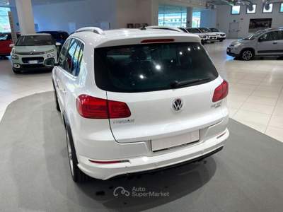Volkswagen Tiguan 2.0 TDI R-Line 4Motion DSG Bianco usata Montagna in Valtellina