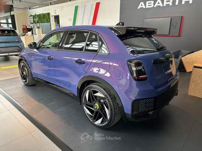 Abarth 600e 54kWh Scorpionissima Lilla usata Montagna in Valtellina