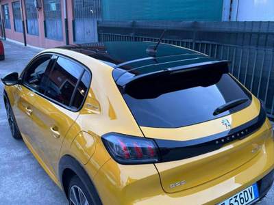 Peugeot 208 208 II 2019 1.2 puretech GT Line s Giallo usata Nova Milanese