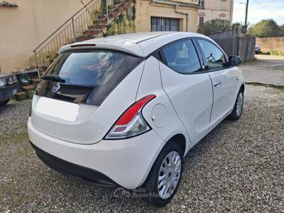 Lancia Ypsilon 8v Gold ecochic Gpl Bianco usata Calci