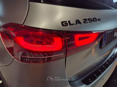 Mercedes-Benz GLA 250 GLA 250 e EQ-Power Automatic PREMIUM AMG Bianco usata Marano di Napoli