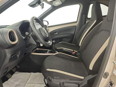 Toyota Aygo 1.0 VVT-i 72 CV 5 porte Trend Beige usata Capua