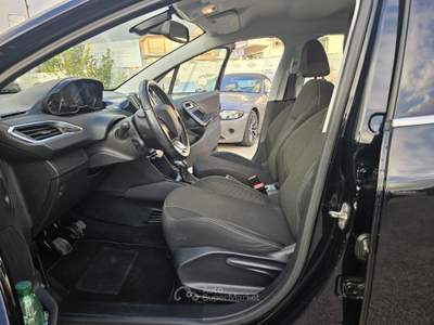 Peugeot 208 3 porte Allure Nero usata Aprilia