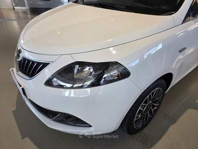Lancia Ypsilon 1.0 FireFly 5 porte S&S Hybrid Platino Bianco usata Riva presso Chieri
