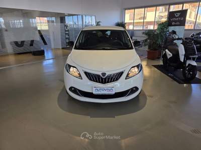 Lancia Ypsilon 1.0 FireFly 5 porte S&S Hybrid Platino Bianco usata Riva presso Chieri
