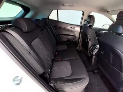 Kia Sportage 1.6 CRDi MHEV DCT Style Bianco usata Lurate Caccivio