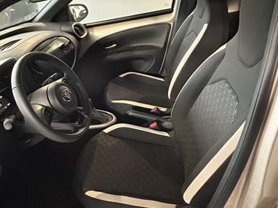 Toyota Aygo nuova km 0 garanzia 3 anni Bronzo usata Tolentino