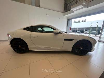 Jaguar F-Type 2.0 aut. Coupé Chequered Flag Bianco usata Massarosa