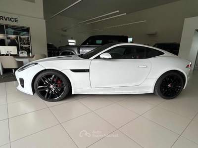 Jaguar F-Type 2.0 aut. Coupé Chequered Flag Bianco usata Massarosa