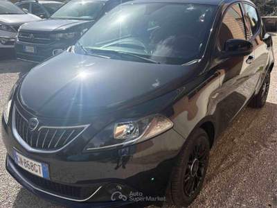 Lancia Ypsilon 1.0 FireFly 5 porte S&S Hybrid Gold Nero usata Monterotondo