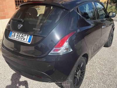 Lancia Ypsilon 1.0 FireFly 5 porte S&S Hybrid Gold Nero usata Monterotondo