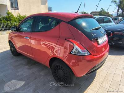 Lancia Ypsilon Ypsilon 1.2 69 CV 5p. GPL Silver Rosso usata Somma Vesuviana