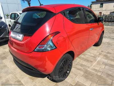 Lancia Ypsilon Ypsilon 1.2 69 CV 5p. GPL Silver Rosso usata Somma Vesuviana