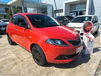 Lancia Ypsilon Ypsilon 1.2 69 CV 5p. GPL Silver Rosso usata Somma Vesuviana