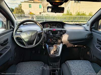 Lancia Ypsilon Ypsilon 1.2 69 CV 5p. GPL Silver Rosso usata Somma Vesuviana