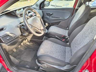 Lancia Ypsilon Ypsilon 1.2 69 CV 5p. GPL Silver Rosso usata Somma Vesuviana