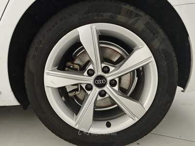 Audi A4 Avant 30 TDI/136 CV S tronic Business Advanced Bianco usata Capua