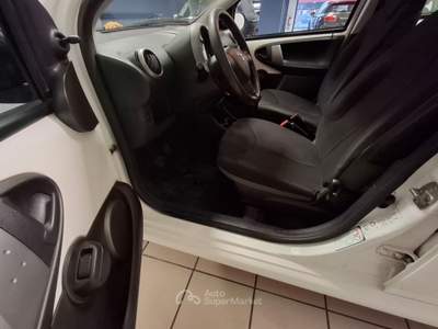 Toyota Aygo 5 porte Sol Connect Bianco usata Oleggio