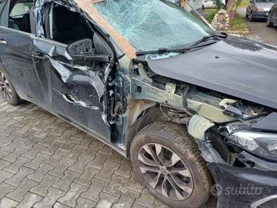 Fiat Tipo S.W 1.6 Mjt DCT Incidentata 2020 Nero usata Meldola