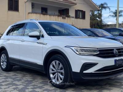 Volkswagen Tiguan Life 2.0 TDI 150 CV DSG Bianco usata Borgetto